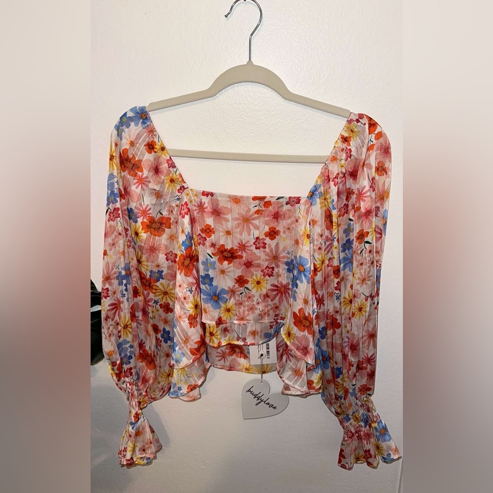 Cute flowy floral crop top